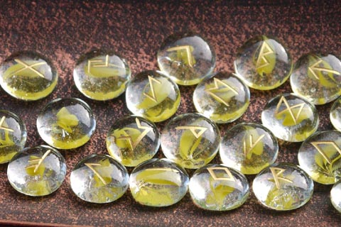 ルーン占いとは?